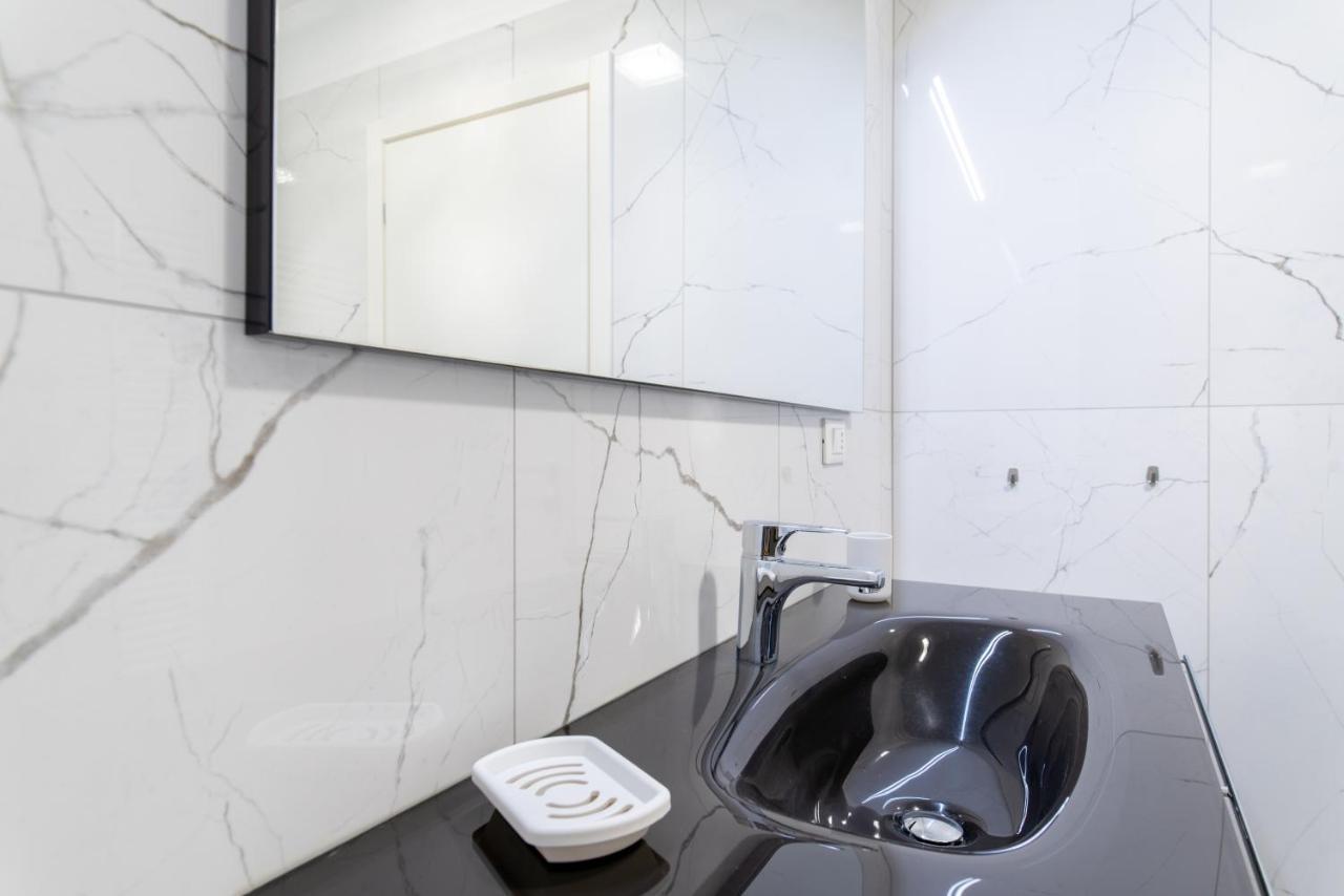 Royal Apartment Turin Bagian luar foto